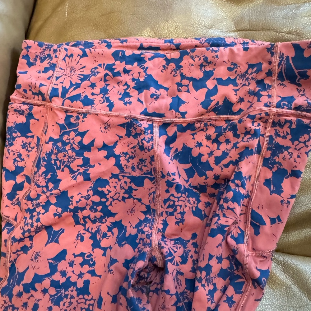 Lululemon Final Lap Crop - Size 12 - Picture 12 of 15